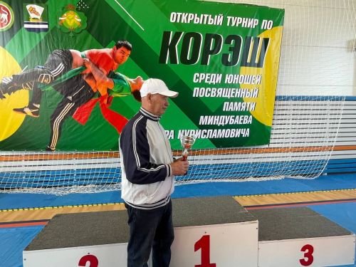 Осиново бистәсенең 7нче спорт мәктәбендә күп тапкырлар Сабантуйларында җиңү яулаган Миндубаев Илдар Нурислам улы истәлегенә багышланган яшьләр арасында көрәш турниры