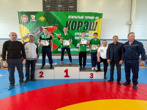 Осиново бистәсенең 7нче спорт мәктәбендә күп тапкырлар Сабантуйларында җиңү яулаган Миндубаев Илдар Нурислам улы истәлегенә багышланган яшьләр арасында көрәш турниры