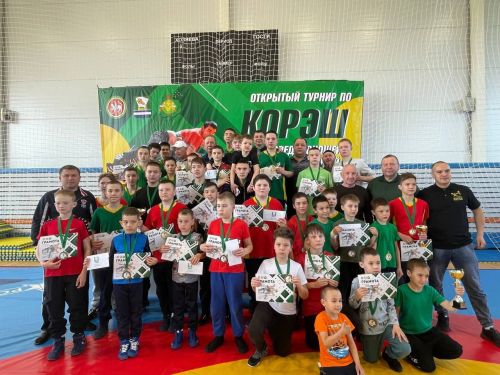Осиново бистәсенең 7нче спорт мәктәбендә күп тапкырлар Сабантуйларында җиңү яулаган Миндубаев Илдар Нурислам улы истәлегенә багышланган яшьләр арасында көрәш турниры