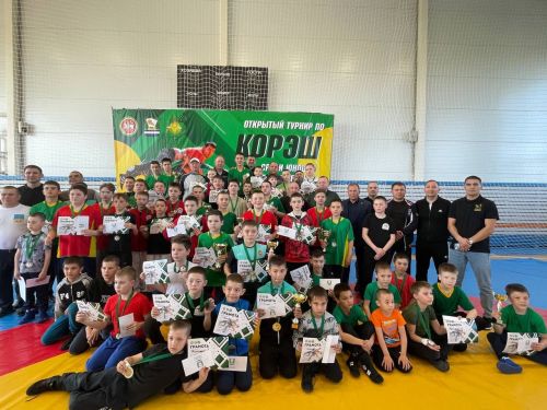 Осиново бистәсенең 7нче спорт мәктәбендә күп тапкырлар Сабантуйларында җиңү яулаган Миндубаев Илдар Нурислам улы истәлегенә багышланган яшьләр арасында көрәш турниры