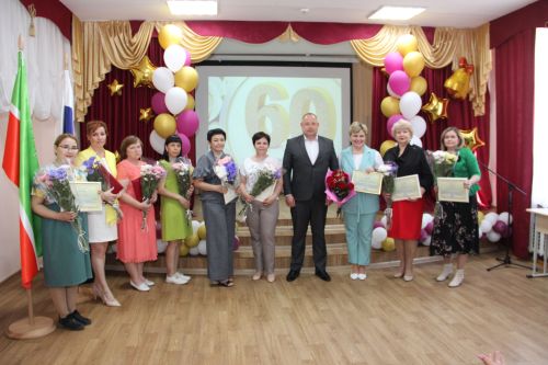 14нче лицейга 60 яшь