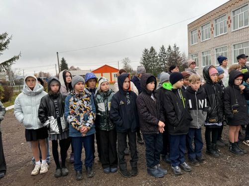 Яшел Үзән районы «Ленин» исемендәге колхозны җитәкләгән Тәлгать Әшрафҗан улы Гыйниятуллинга бюст ачу тантанасы