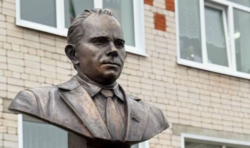 Яшел Үзән районы «Ленин» исемендәге колхозны җитәкләгән Тәлгать Әшрафҗан улы Гыйниятуллинга бюст ачу тантанасы