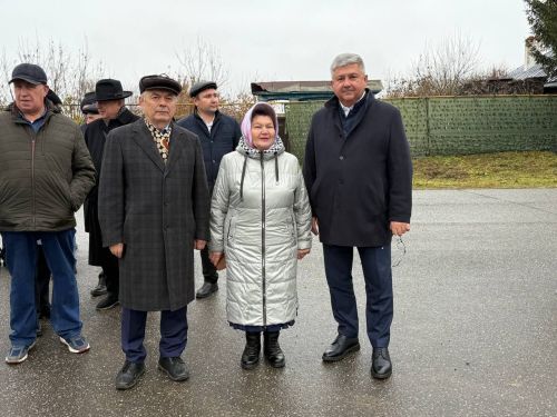 Яшел Үзән районы «Ленин» исемендәге колхозны җитәкләгән Тәлгать Әшрафҗан улы Гыйниятуллинга бюст ачу тантанасы