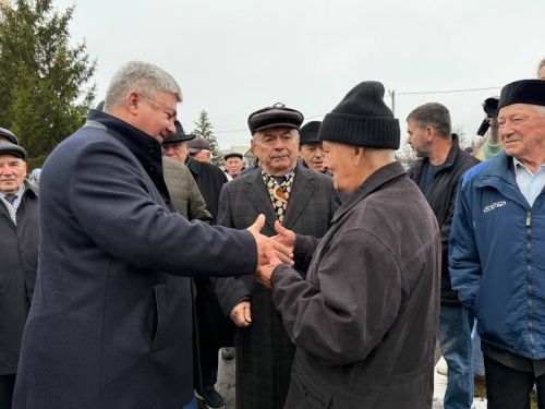 Яшел Үзән районы «Ленин» исемендәге колхозны җитәкләгән Тәлгать Әшрафҗан улы Гыйниятуллинга бюст ачу тантанасы