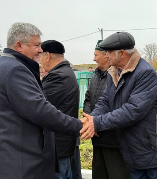 Яшел Үзән районы «Ленин» исемендәге колхозны җитәкләгән Тәлгать Әшрафҗан улы Гыйниятуллинга бюст ачу тантанасы
