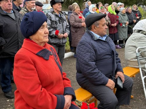 Яшел Үзән районы «Ленин» исемендәге колхозны җитәкләгән Тәлгать Әшрафҗан улы Гыйниятуллинга бюст ачу тантанасы