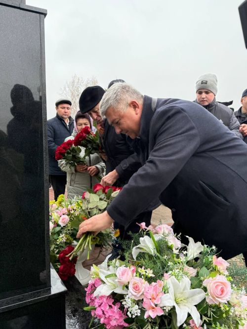 Яшел Үзән районы «Ленин» исемендәге колхозны җитәкләгән Тәлгать Әшрафҗан улы Гыйниятуллинга бюст ачу тантанасы