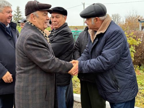 Яшел Үзән районы «Ленин» исемендәге колхозны җитәкләгән Тәлгать Әшрафҗан улы Гыйниятуллинга бюст ачу тантанасы