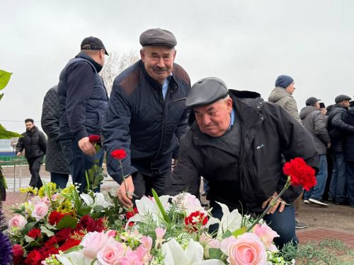Яшел Үзән районы «Ленин» исемендәге колхозны җитәкләгән Тәлгать Әшрафҗан улы Гыйниятуллинга бюст ачу тантанасы