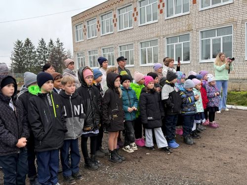 Яшел Үзән районы «Ленин» исемендәге колхозны җитәкләгән Тәлгать Әшрафҗан улы Гыйниятуллинга бюст ачу тантанасы