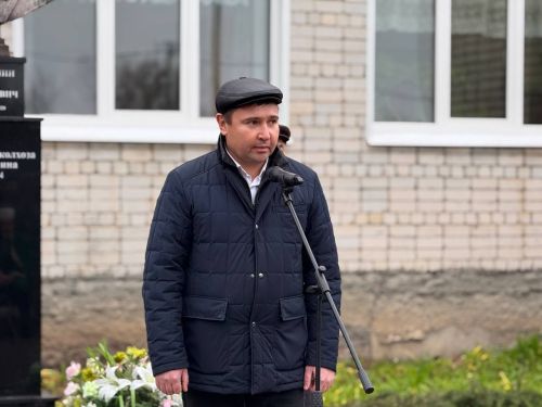 Яшел Үзән районы «Ленин» исемендәге колхозны җитәкләгән Тәлгать Әшрафҗан улы Гыйниятуллинга бюст ачу тантанасы