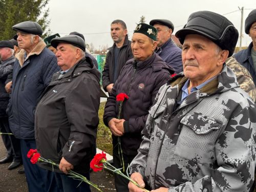 Яшел Үзән районы «Ленин» исемендәге колхозны җитәкләгән Тәлгать Әшрафҗан улы Гыйниятуллинга бюст ачу тантанасы