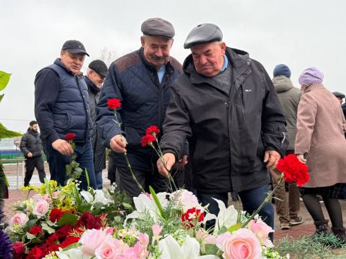 Яшел Үзән районы «Ленин» исемендәге колхозны җитәкләгән Тәлгать Әшрафҗан улы Гыйниятуллинга бюст ачу тантанасы