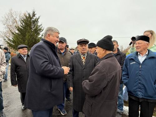 Яшел Үзән районы «Ленин» исемендәге колхозны җитәкләгән Тәлгать Әшрафҗан улы Гыйниятуллинга бюст ачу тантанасы