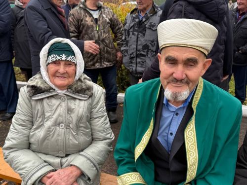 Яшел Үзән районы «Ленин» исемендәге колхозны җитәкләгән Тәлгать Әшрафҗан улы Гыйниятуллинга бюст ачу тантанасы
