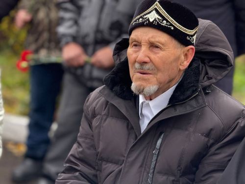 Яшел Үзән районы «Ленин» исемендәге колхозны җитәкләгән Тәлгать Әшрафҗан улы Гыйниятуллинга бюст ачу тантанасы