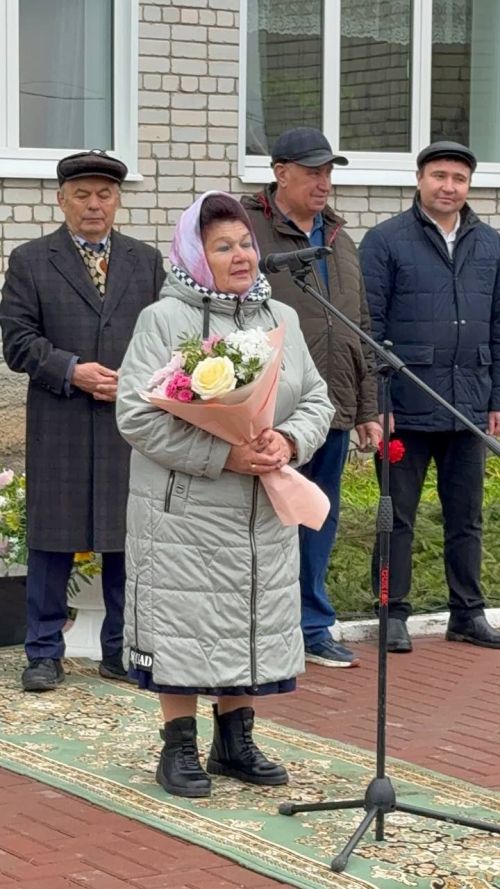 Яшел Үзән районы «Ленин» исемендәге колхозны җитәкләгән Тәлгать Әшрафҗан улы Гыйниятуллинга бюст ачу тантанасы