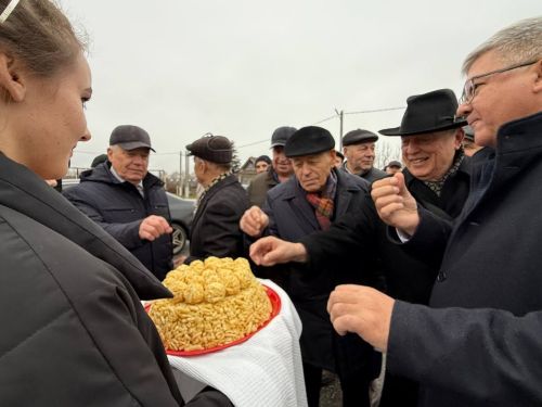 Яшел Үзән районы «Ленин» исемендәге колхозны җитәкләгән Тәлгать Әшрафҗан улы Гыйниятуллинга бюст ачу тантанасы