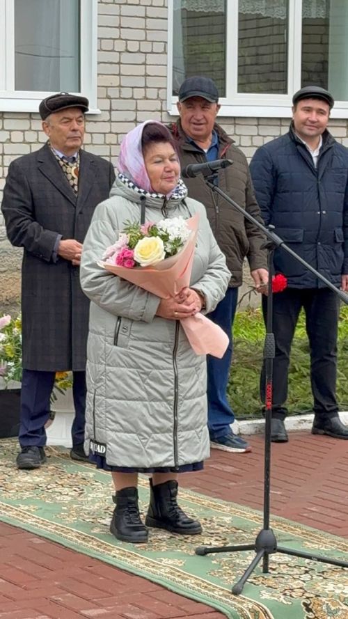 Яшел Үзән районы «Ленин» исемендәге колхозны җитәкләгән Тәлгать Әшрафҗан улы Гыйниятуллинга бюст ачу тантанасы