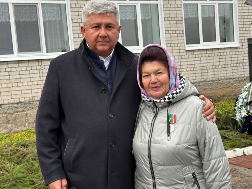 Яшел Үзән районы «Ленин» исемендәге колхозны җитәкләгән Тәлгать Әшрафҗан улы Гыйниятуллинга бюст ачу тантанасы