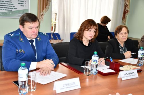 ТР балалар хокуклары буенча вәкаләтле вәкил Светлана Захарова гражданнарны кабул итә