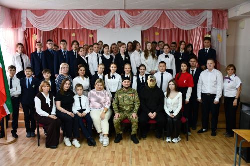 Әйшә гимназиясендә МХО катнашучылары белән «Батырлык дәресе»