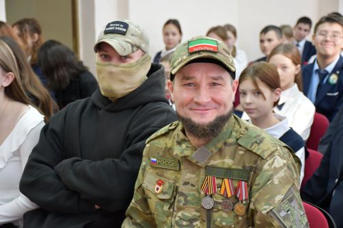 Әйшә гимназиясендә МХО катнашучылары белән «Батырлык дәресе»