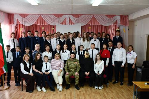 Әйшә гимназиясендә МХО катнашучылары белән «Батырлык дәресе»