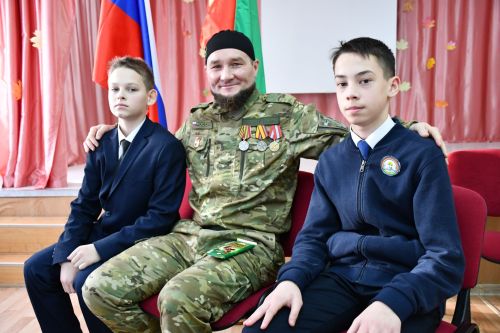Әйшә гимназиясендә МХО катнашучылары белән «Батырлык дәресе»