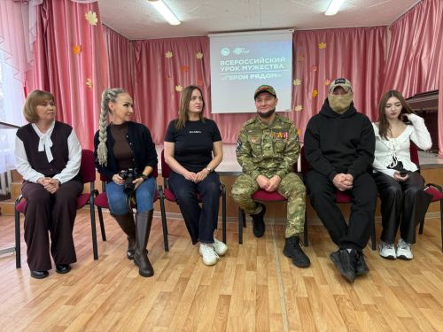 Әйшә гимназиясендә МХО катнашучылары белән «Батырлык дәресе»