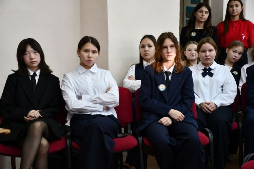 Әйшә гимназиясендә МХО катнашучылары белән «Батырлык дәресе»