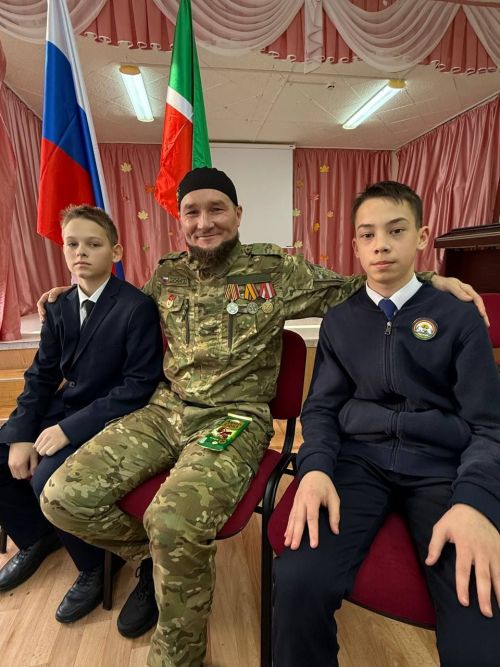 Әйшә гимназиясендә МХО катнашучылары белән «Батырлык дәресе»