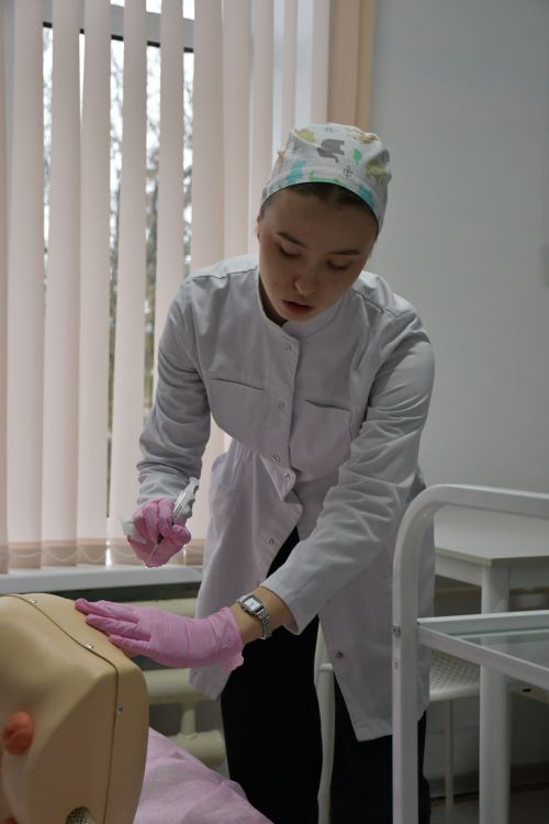 Медицина көллиятендә ачык ишекләр чарасы узды