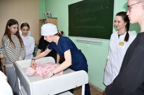 Медицина көллиятендә ачык ишекләр чарасы узды