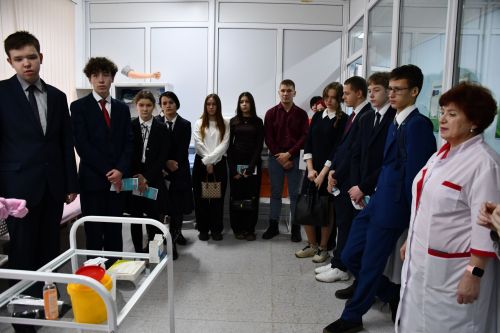 Медицина көллиятендә ачык ишекләр чарасы узды