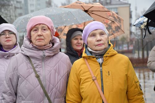 Яшел Үзәндә Музыкаль театр янәшәсендәге мәйданда реставрациядән соң Ленин һәйкәленең ачылышы