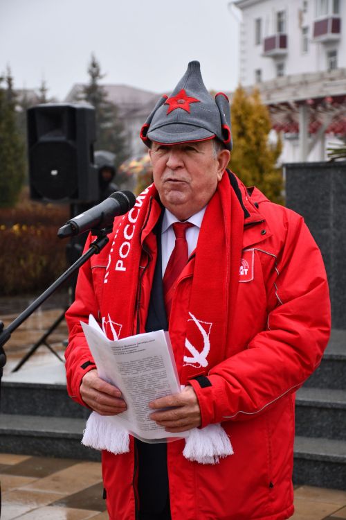 Яшел Үзәндә Музыкаль театр янәшәсендәге мәйданда реставрациядән соң Ленин һәйкәленең ачылышы