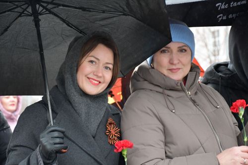 Яшел Үзәндә Музыкаль театр янәшәсендәге мәйданда реставрациядән соң Ленин һәйкәленең ачылышы