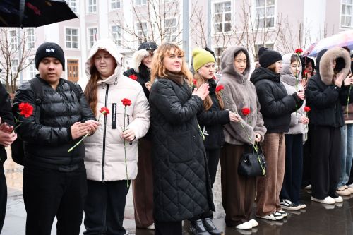 Яшел Үзәндә Музыкаль театр янәшәсендәге мәйданда реставрациядән соң Ленин һәйкәленең ачылышы