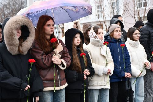Яшел Үзәндә Музыкаль театр янәшәсендәге мәйданда реставрациядән соң Ленин һәйкәленең ачылышы