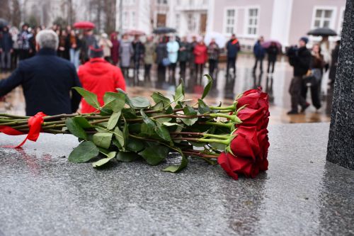 Яшел Үзәндә Музыкаль театр янәшәсендәге мәйданда реставрациядән соң Ленин һәйкәленең ачылышы
