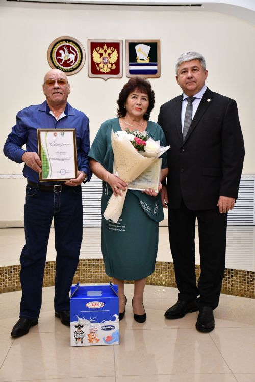 Яшел Үзәннең ЗАГС бүлегендә «Әниләр көне» уңаеннан күп балалы гаиләләрне котладылар.