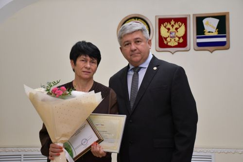 Яшел Үзәннең ЗАГС бүлегендә «Әниләр көне» уңаеннан күп балалы гаиләләрне котладылар.