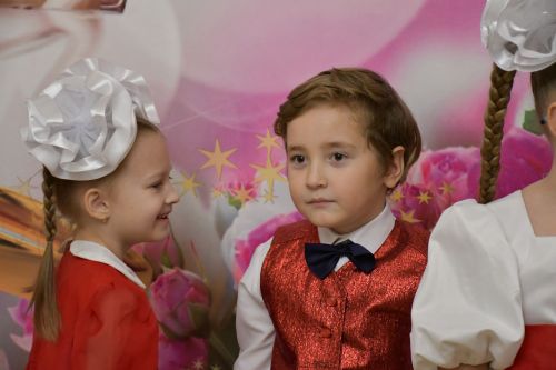 Яшел Үзәннең ЗАГС бүлегендә «Әниләр көне» уңаеннан күп балалы гаиләләрне котладылар.