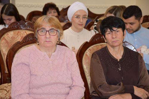 Яшел Үзәннең ЗАГС бүлегендә «Әниләр көне» уңаеннан күп балалы гаиләләрне котладылар.
