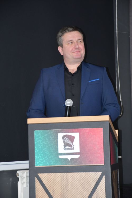 «Мой белый мишка» бәйгесендә җиңүчеләрне Зеленодольск муниципаль район башлыгы, Зеленодольск мэры Михаил Афанасьев бүләкли.