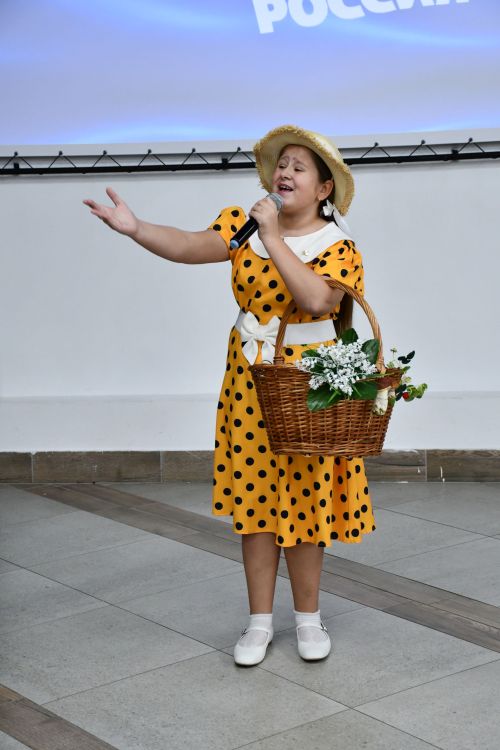 «Мой белый мишка» бәйгесендә җиңүчеләрне Зеленодольск муниципаль район башлыгы, Зеленодольск мэры Михаил Афанасьев бүләкли.
