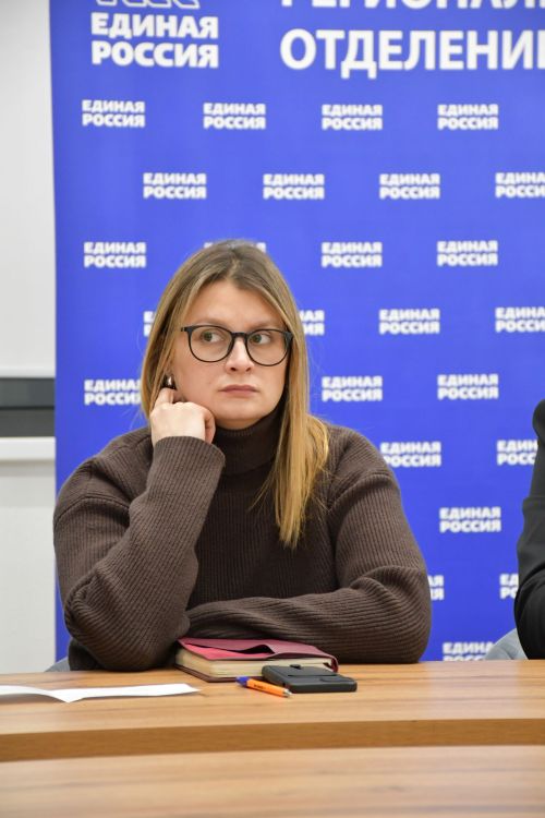 «Мой белый мишка» бәйгесендә җиңүчеләрне Зеленодольск муниципаль район башлыгы, Зеленодольск мэры Михаил Афанасьев бүләкли.