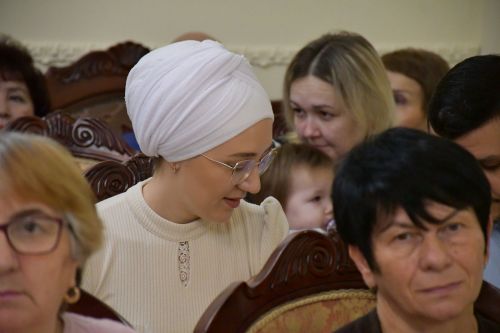 Яшел Үзәннең ЗАГС бүлегендә «Әниләр көне» уңаеннан күп балалы гаиләләрне котладылар.